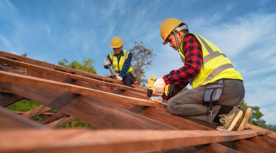 Professional gutter cleaning in Dewar, IA